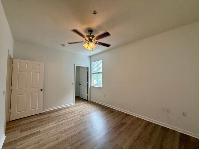 Building Photo - Bright and updated 3-bedroom, 2-bath condo