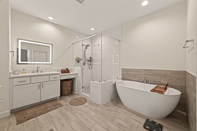 Building Photo - 1027 Gross St