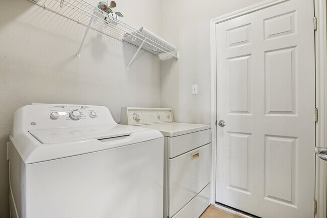 Building Photo - 165 Firwood N