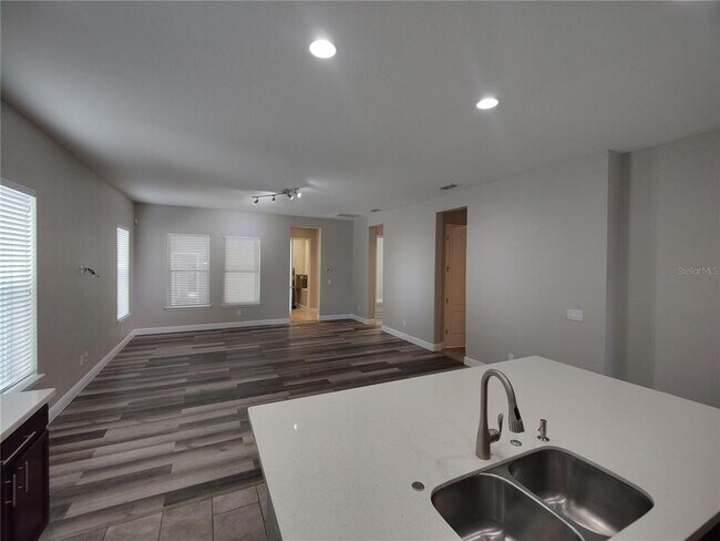 Building Photo - 9042 Yonath St