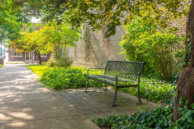 Building Photo - 305 Connell St