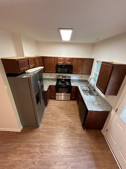 Building Photo - 45 Jacobs Ln