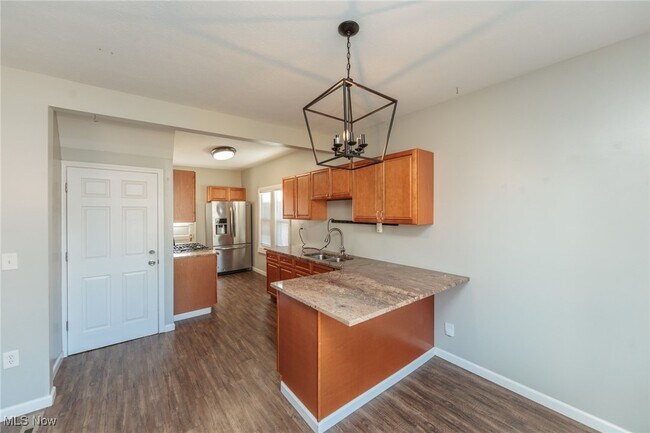 Building Photo - 2035 Chesterland Ave