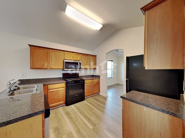 Building Photo - 70 Camden Way