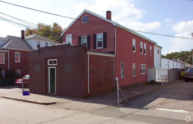 Building Photo - 142 Sumner St