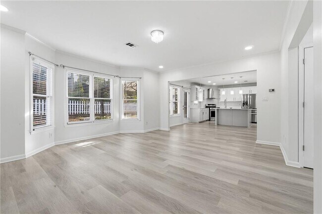 Building Photo - 1150 River Overlook Dr NW