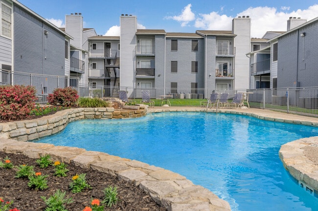 Building Photo - The Park at San Vicente
