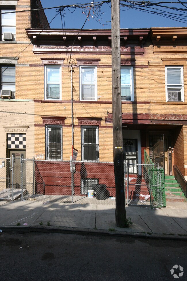 Primary Photo - 531-541 Bristol St