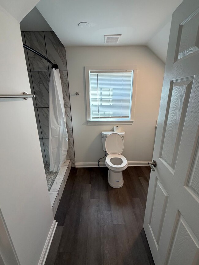 Building Photo - 222 Burnett St