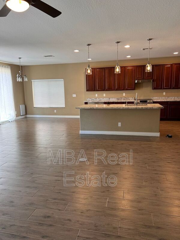 Building Photo - 1407 E Gary Way