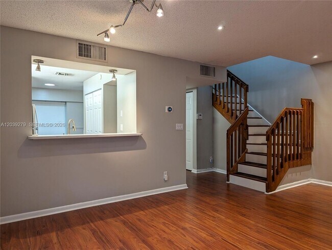 Building Photo - 3446 Oak Dr