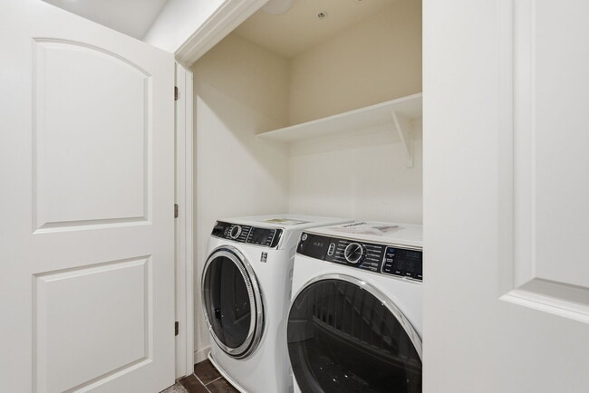 Building Photo - 1250 Abbey Ln