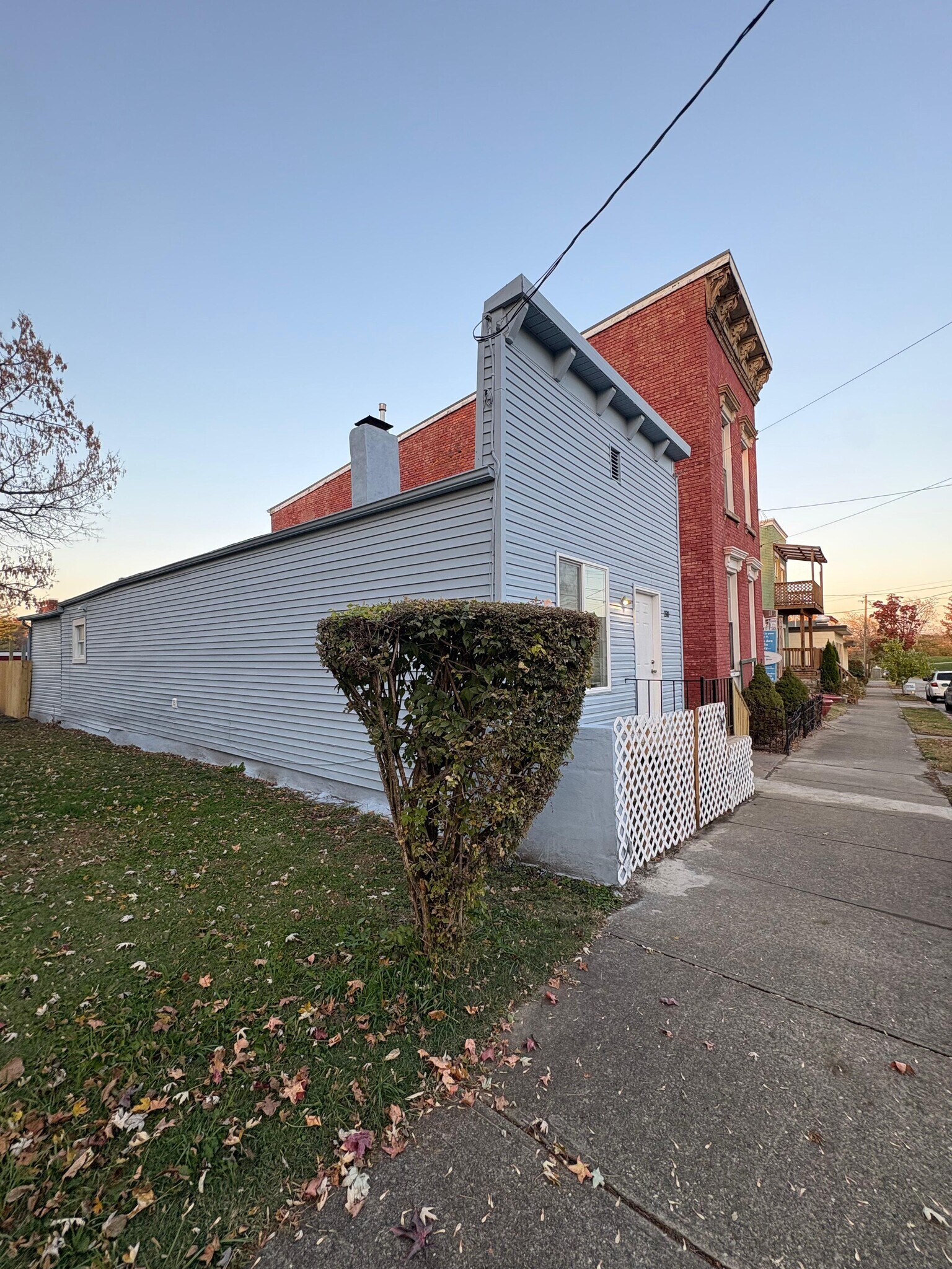 Building Photo - 230 E 10th St