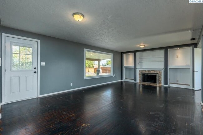Building Photo - Comfort and Convenience in the Heart of Ke...