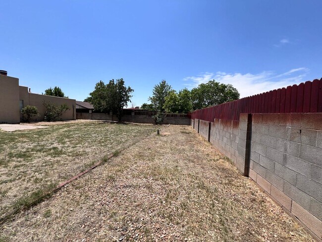 Building Photo - Near Academy Hills Park, Great NE Location...