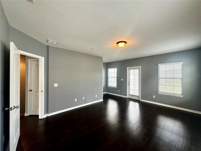 Building Photo - 373 Old Farm Ln