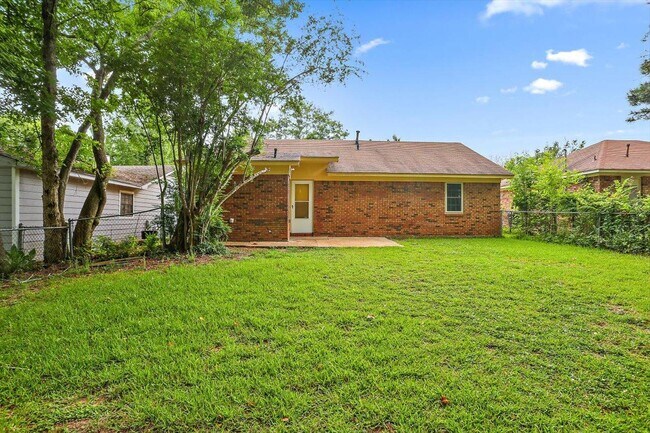 Building Photo - 757 Sandy Ln