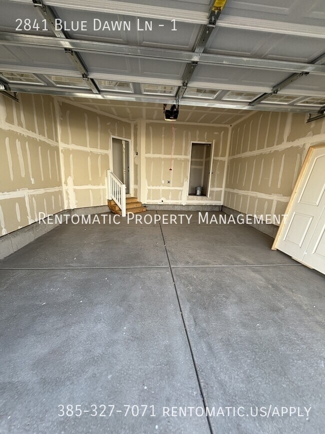 Building Photo - 2841 Blue Dawn Ln
