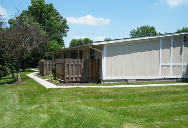 Primary Photo - 200 Greenwood Blvd