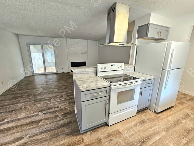 Building Photo - 2112 NE 33rd St