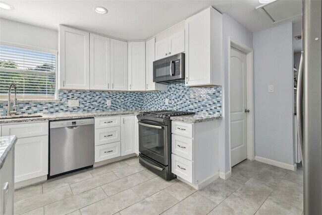 Building Photo - 14115 Briarhills Pkwy