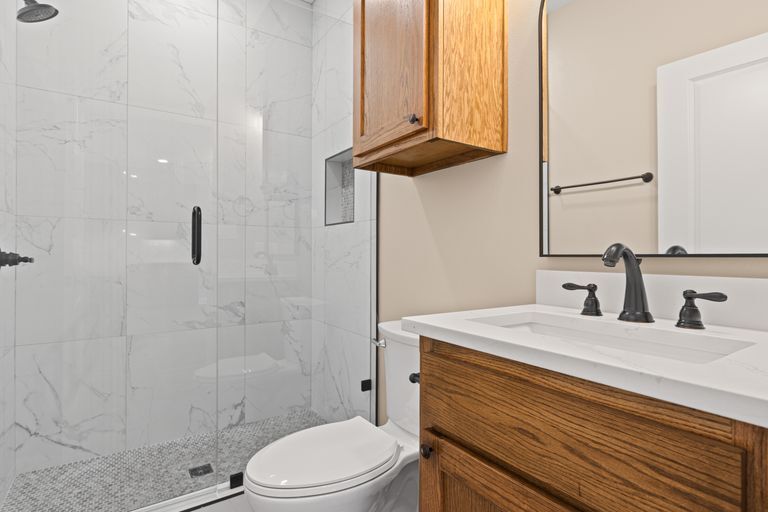 bathroom - 225 S Pine St