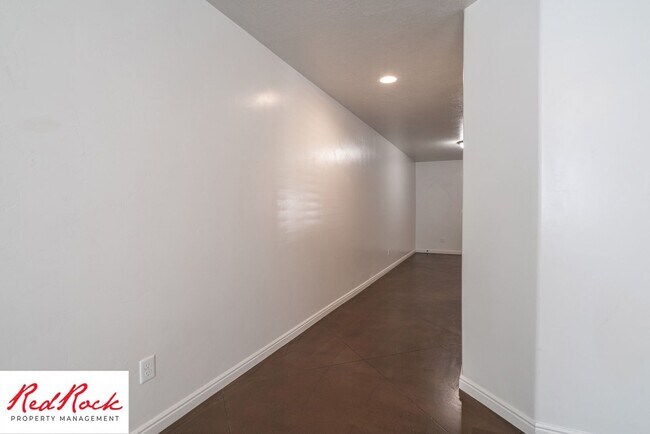 Building Photo - 3 Bedroom Two-Story Home Near Scenic Trails