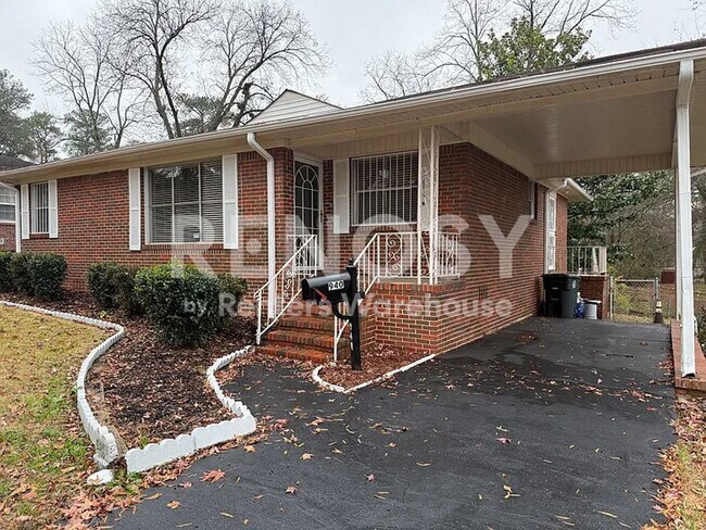 Building Photo - 4Bed / 2Bath full