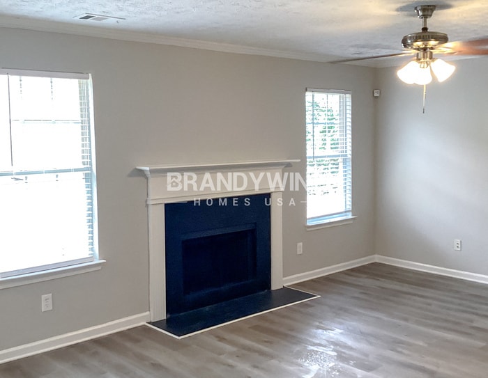 Building Photo - 2025 Newton Estates Dr