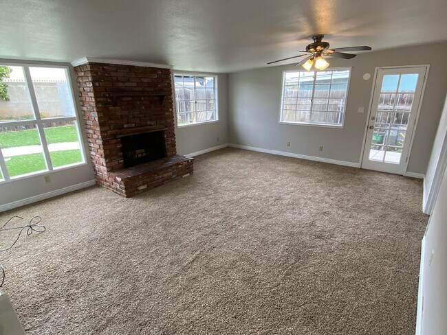 Building Photo - Granite Hills 4 Bedroom Home!