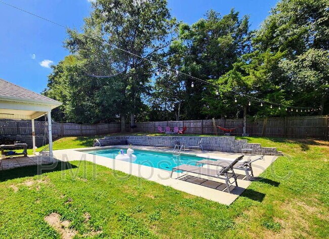 Building Photo - 1039 Blythwood Dr