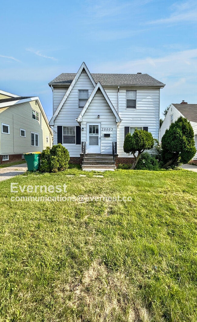 Primary Photo - 3 Bed, 1 Bath Home with Great Space / Avai...