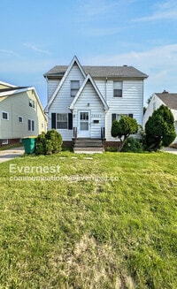 Building Photo - 3 Bed, 1 Bath Home with Great Space / Avai...