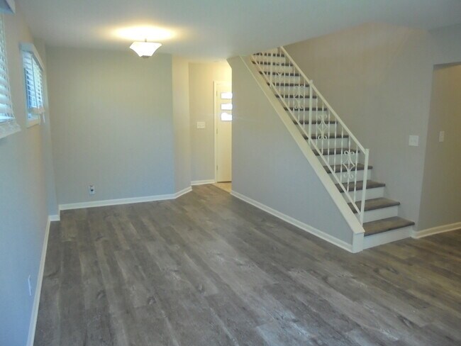 Building Photo - 1434 Walnut Dr