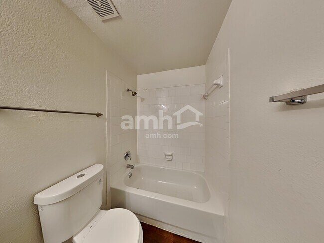 Building Photo - 2516 Aiken Ln