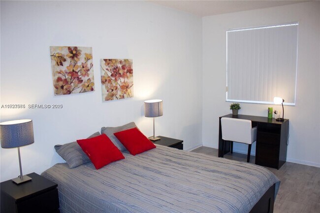 Building Photo - 3145 NE 184th St