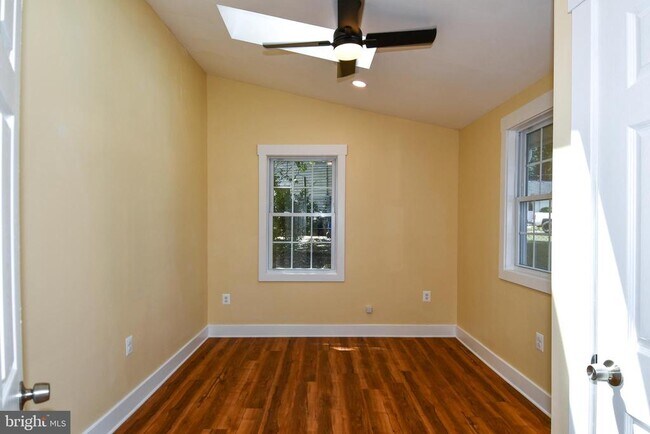 Building Photo - 5523 Halwis St