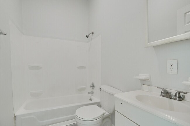 Building Photo - 800 N Fulton Ave