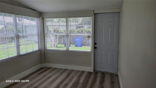 Building Photo - 626 S 28th Ave