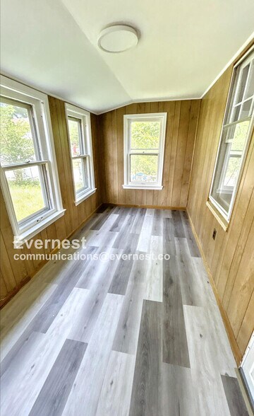 Building Photo - 792 E 232nd St