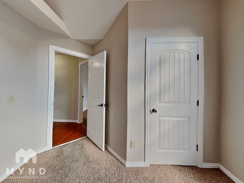 Building Photo - 5673 S Lexington Ave