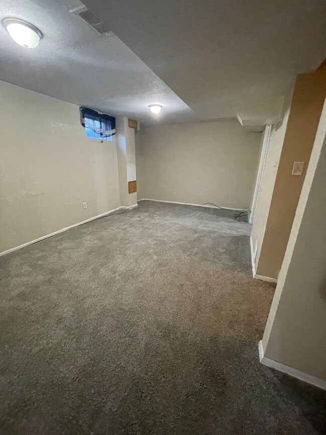 Building Photo - 4 Bed 2 Bath Ranch style Home Available Oc...