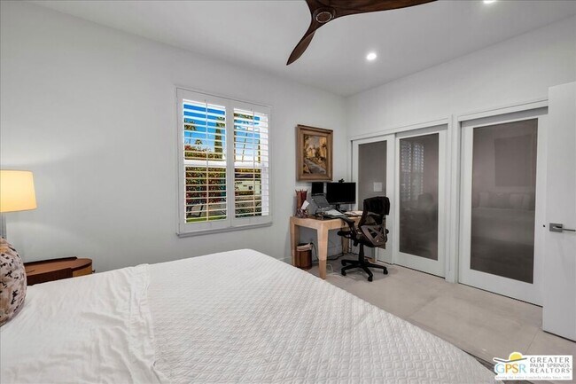 Building Photo - 605 E Sierra Way