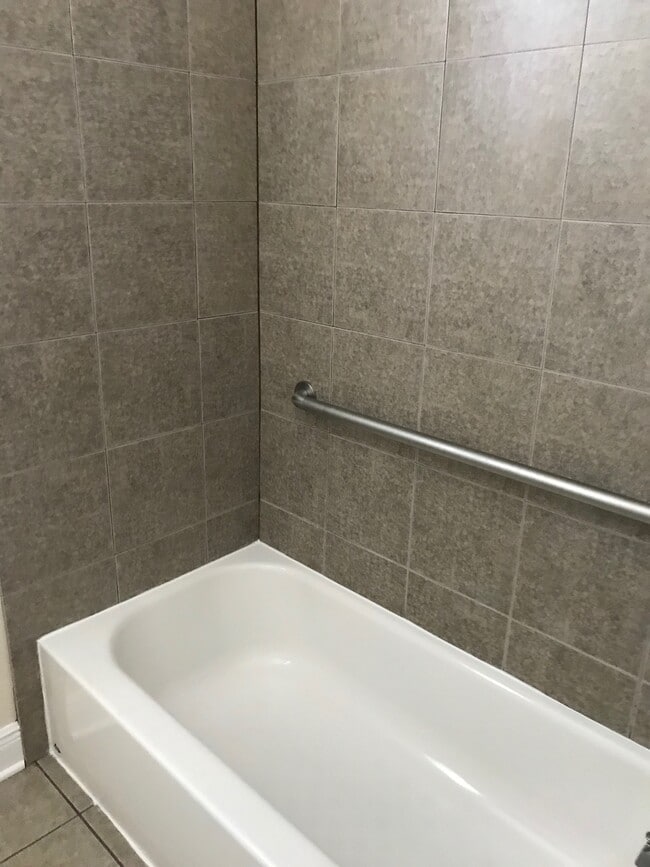 Building Photo - 322 St Francis St