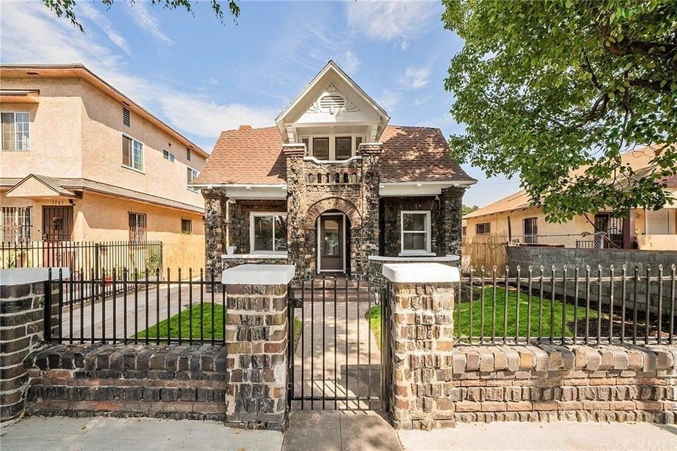 Building Photo - 1207 E 55th St