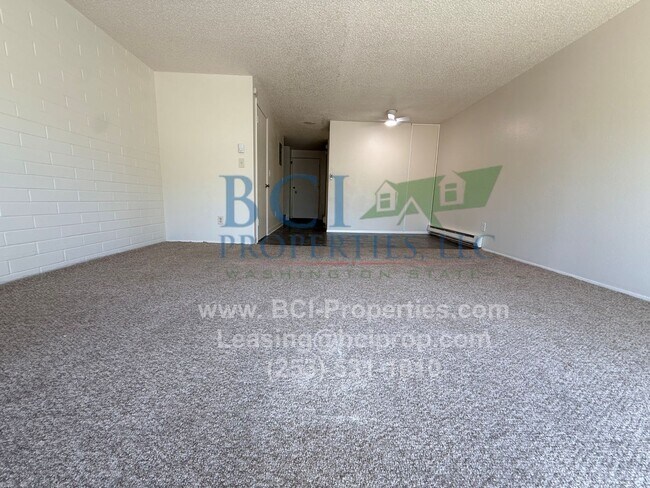 Building Photo - Deville Townhomes