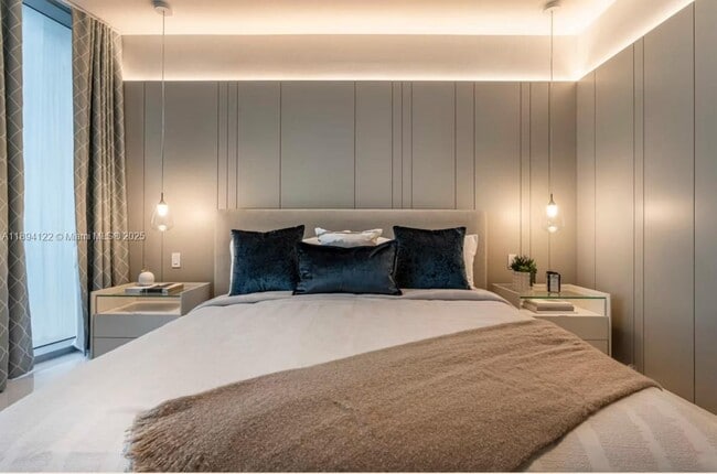 Building Photo - 300 Biscayne Blvd Way