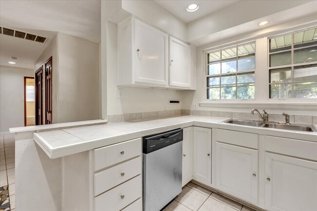 Building Photo - 2037 NW 47th St