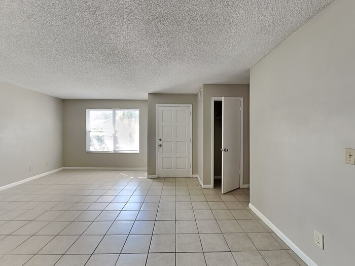 Building Photo - 951 Turtle Creek Dr S
