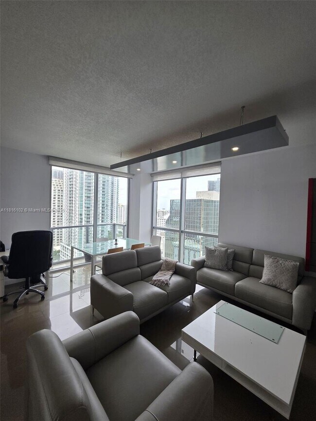 Building Photo - 1060 Brickell Ave
